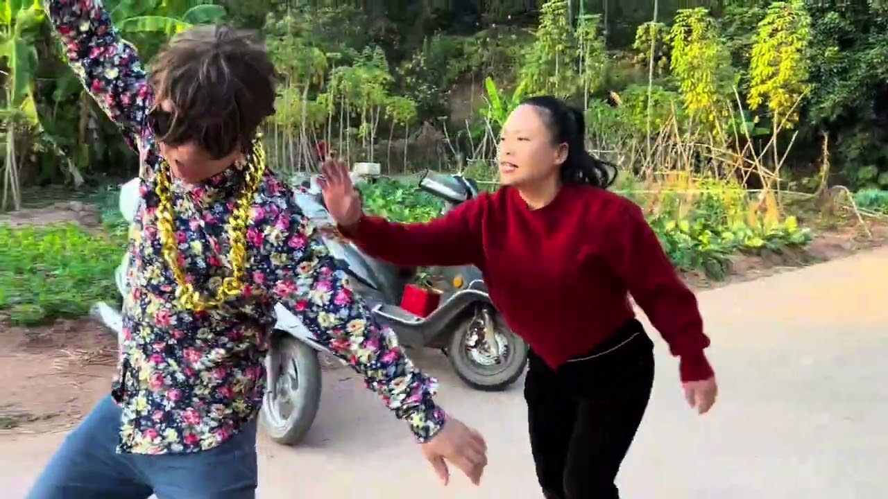 美女教训恶霸 #社会百态 #剧情 #万万没想到 #我的乡村生活