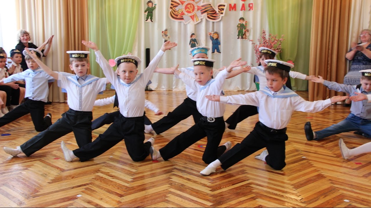 Танец мальчиков подготовительная группа. Танцы для детей в детском саду. Дети танцуют в детском саду. Танцы для детей в ДОУ. Танцевальные костюмы для детей в детском саду.