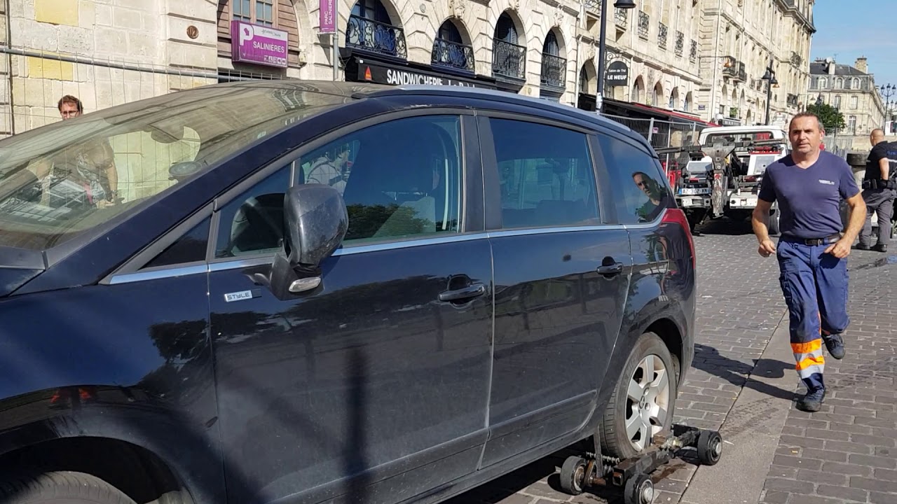 Bordeaux : 1er véhicule sorti du parking des Salinieres au niveau -4