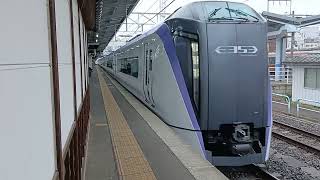 E353系特急あずさ38号新宿行きが松本駅2番線から発車
