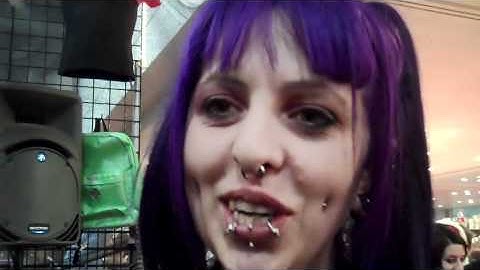 ReW at New York Comic Con 2011 w/ VaMPiRe FReaKs