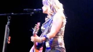 Miranda Lambert singing, \