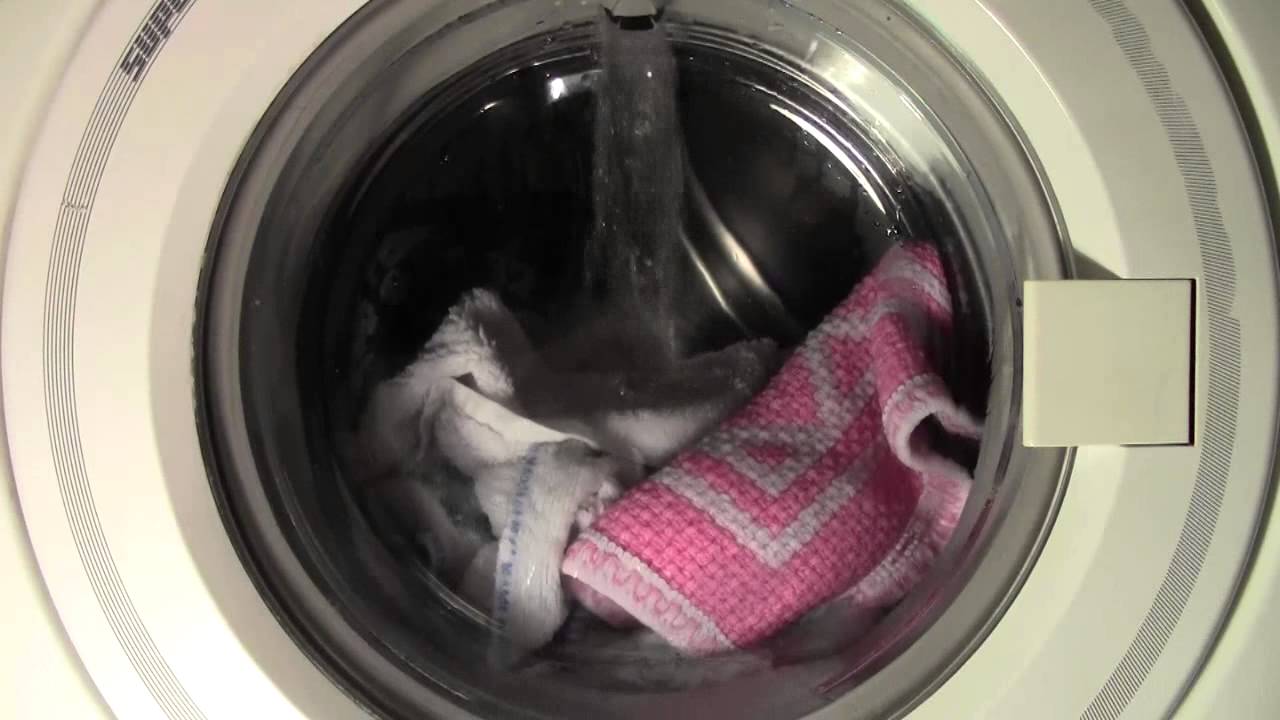 La Lavatrice Si Sposta Durante La Centrifuga