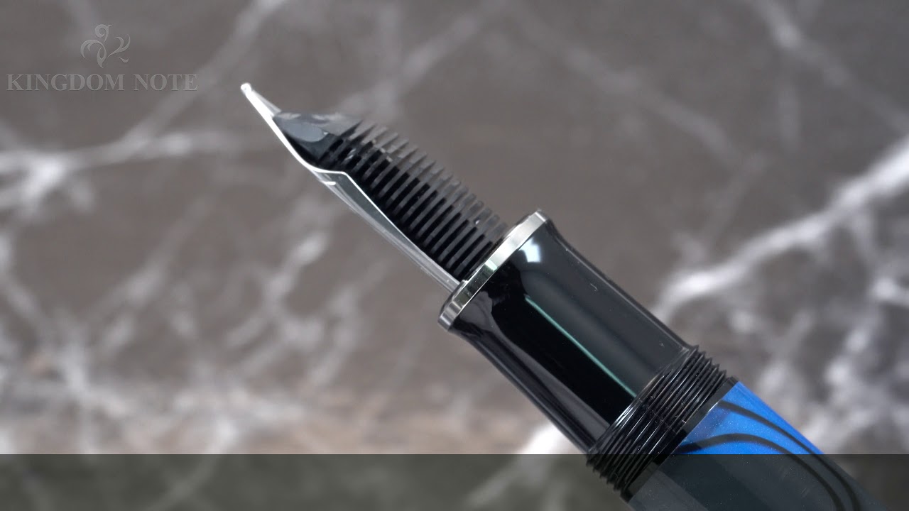 Pelikan ペリカン 万年筆 M805 ブルーデューン EF - YouTube