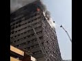 عمارة الخميني تحترق وتتساقط في ايران