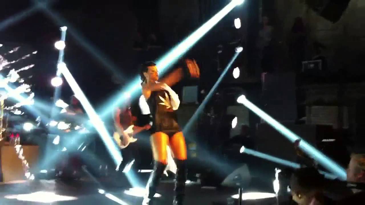Rihanna - Wait Your Turn - LIVE at E-WERK, Berlin