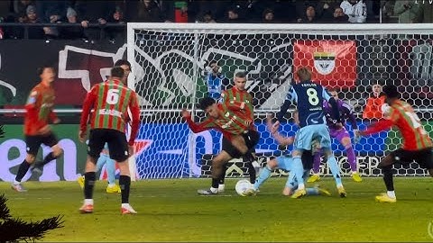 NEC-AJAX ROOD VOOR OUAISSA NA OVERTREDING OP KLAASSEN