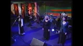 Clannad "Nil Se'n La" live Jools Holland, 9th July 1993 chords