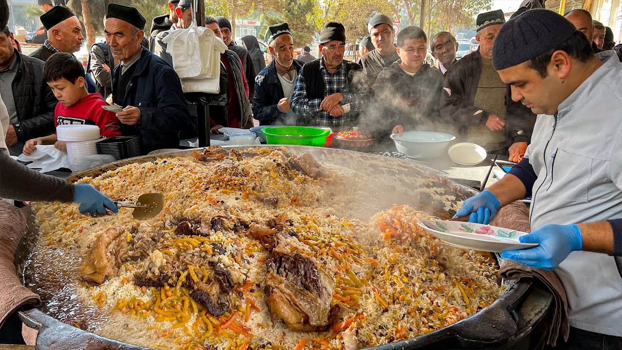 About 1000 kilos of pilaf per day l Popular street pilaf beside the