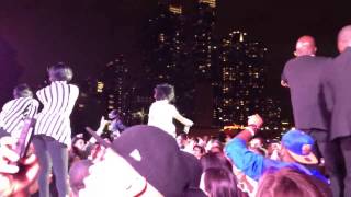 Janelle Monae , Diddy & Big Boi perform ' Come Alive ' in N