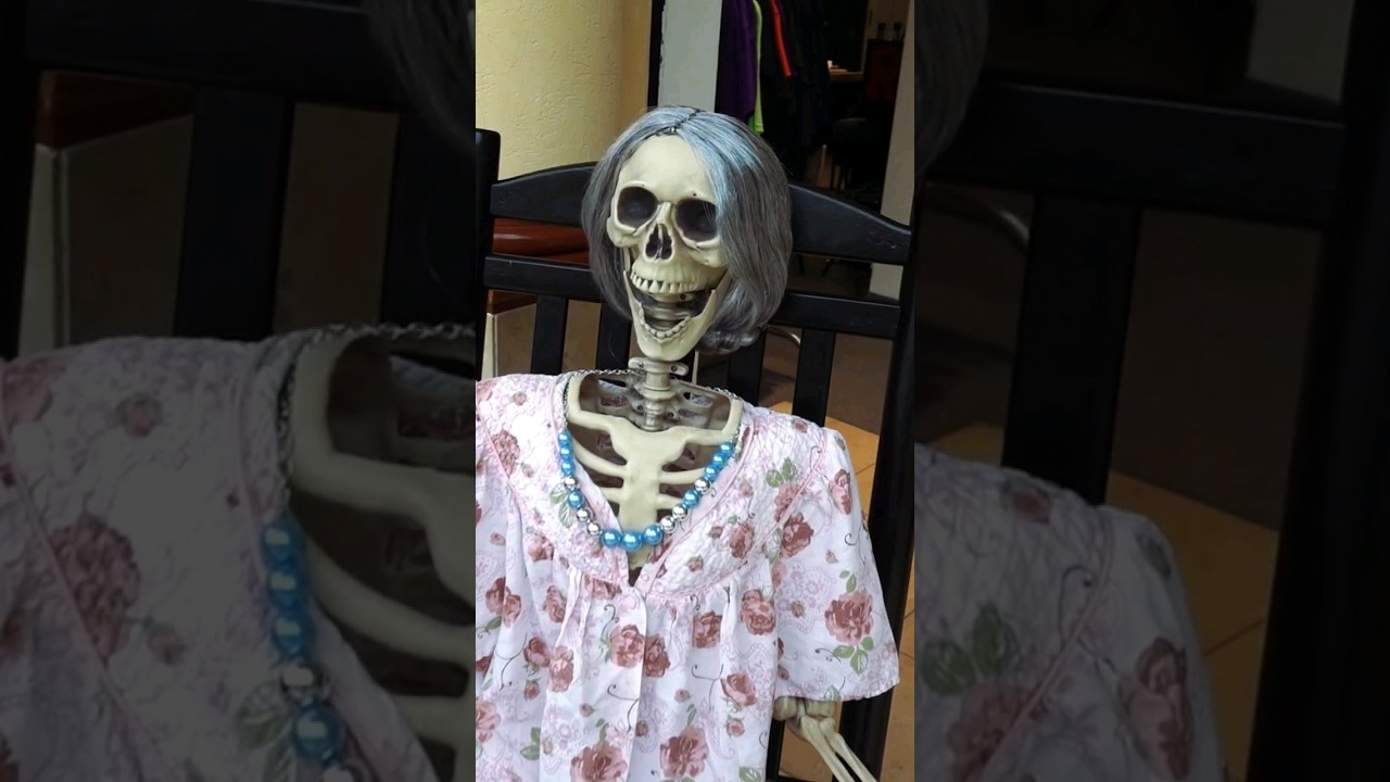 How to impress a Halloween YouTuber #shorts