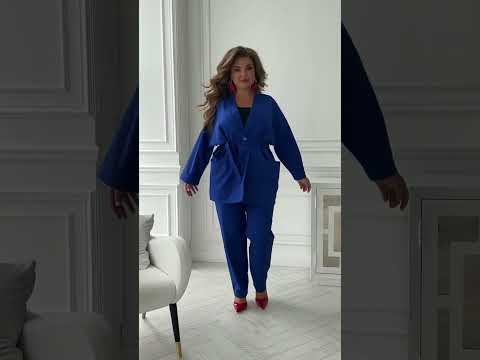 Модний костюм в стилі кежуал фіолетового кольору з поясом і кишенями, великих розмірів від 50 до 68, видео 1