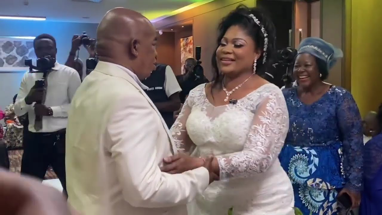 Urgent: Suivez la déclaration d'amour du pdt Mokia lors de son mariage civil ave  madame Yolande...