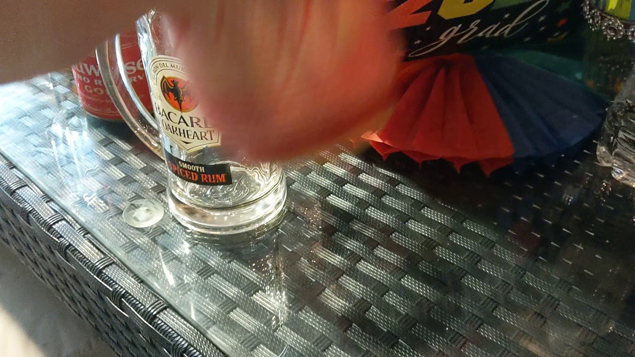 Budweiser Nitro Reserve Gold pour