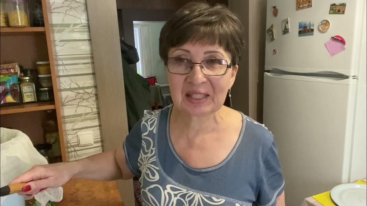 Старики переезд. Жители сельской местности. Переезд в деревню или пенсионеры. Бабка в деревне. Переезд пенсионеров.