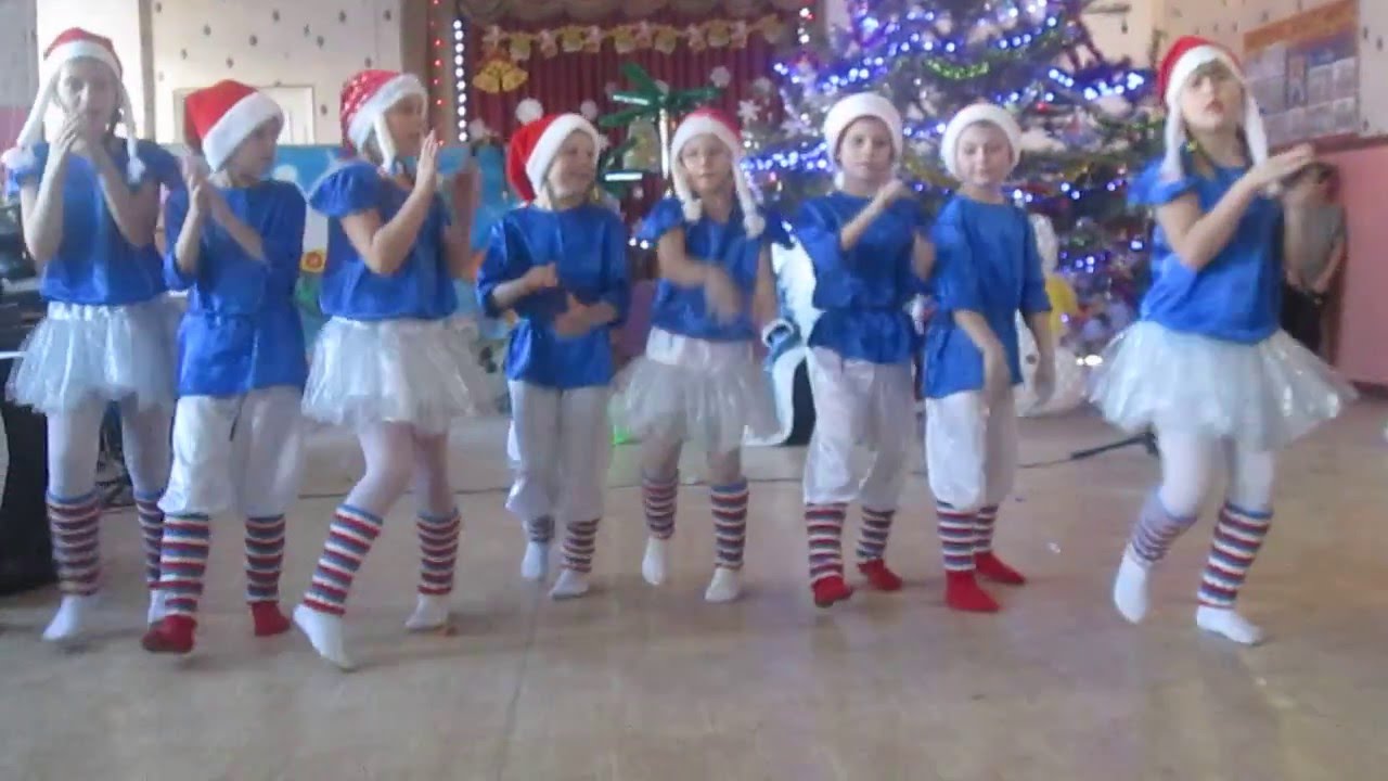 танец маленького гномика. костюм гнома для танцев. танец гномиков в школе. гном костюм для танцев. танец маленьких гномиков.