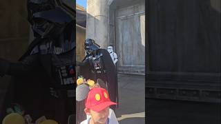Disneyland Vader Searches for Rey Skywalker im Galaxy's Edge Batuu #starwars #disneyland