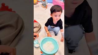 Adik Ganteng Suka Main Pasir Putih Playground