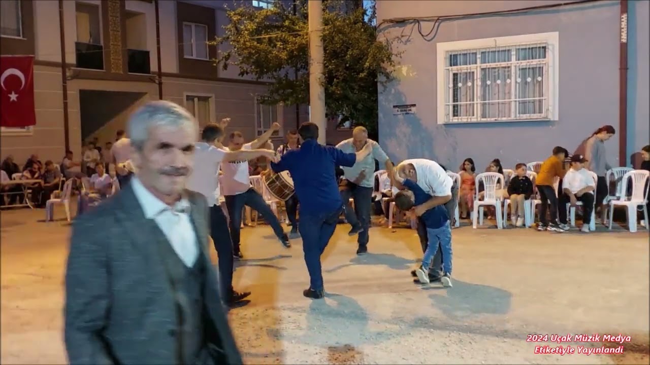 Ahmet Ve Ahmet Can Emeksiz Karmı yağdı HD Klip