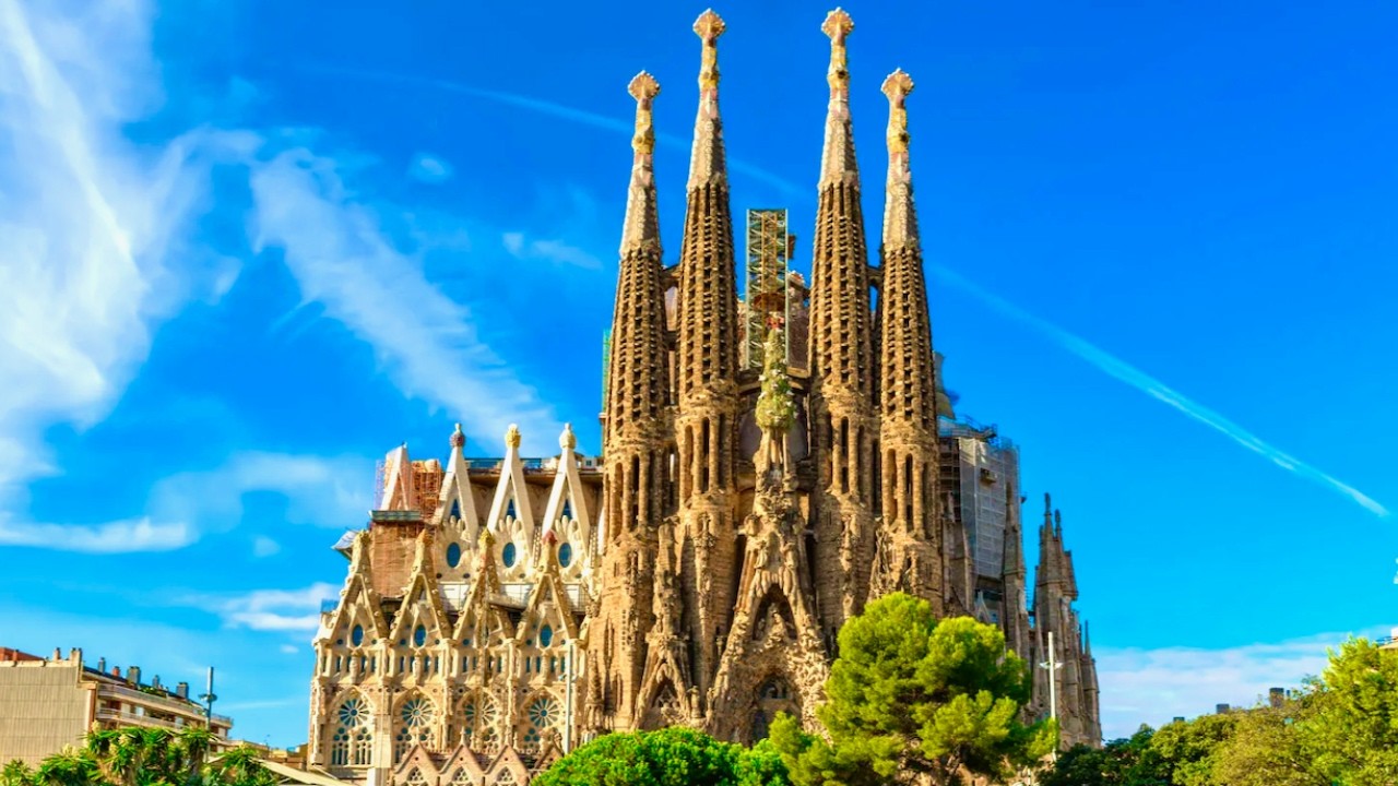 Sagrada Família & The Best of Barcelona 🇪🇸 | History & Architecture in 4K
