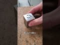 二つの金属を合わせたのに、なぜ隙間が見えないのか？