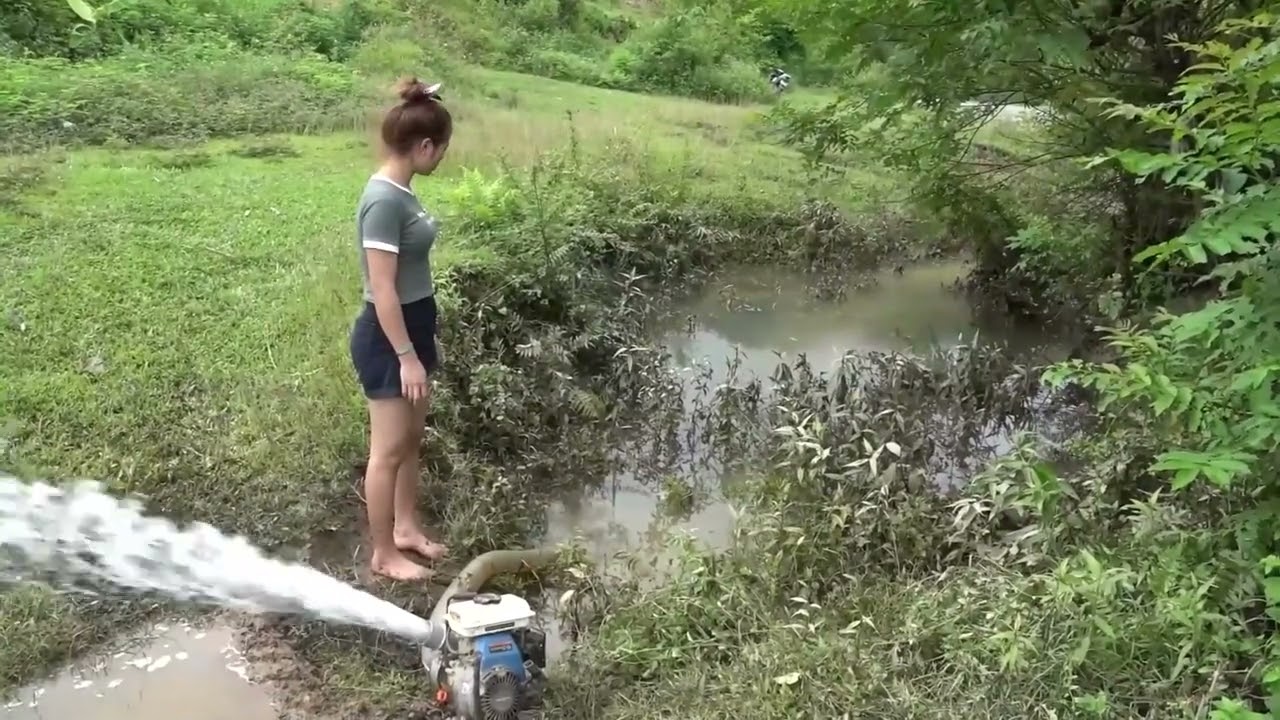 Hunter Life | Girl Uses Pump to Drain Lake & Catch Tons of Fish