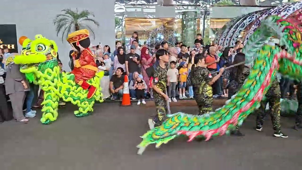 AA NAJWAN NONTON LIONG 2 NAGA DAN 6 BARONGSAI SHOW DI TRANS STUDIO MALL BANDUNG