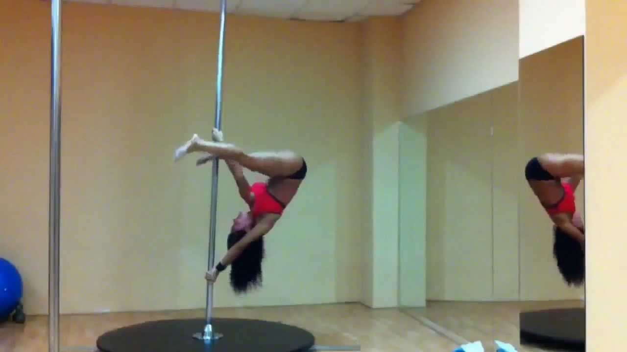 Baile con barra, pole dance Entrenando en barra giratoria 