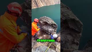 Taşların Düşmanı Erdal Krikosuyla Kayayı Yıkan Adam