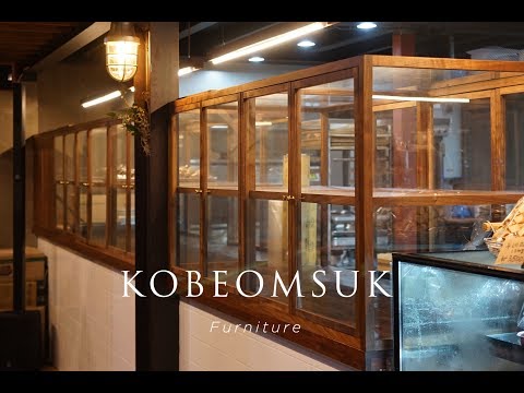 Kobeomsuk furniture - Glass Cabinet for