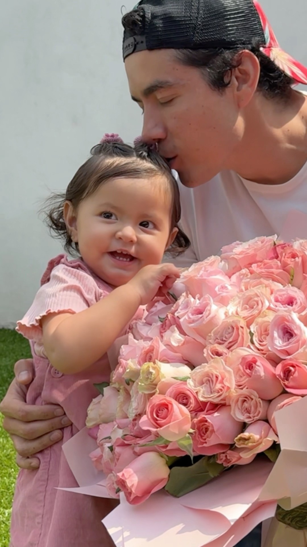 Primera vez regalándole rosas a mi hija en San Valentín ?