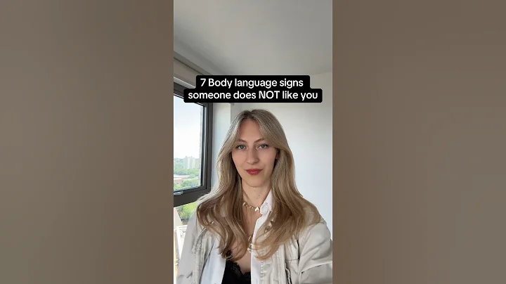 7 body language signs someone does NOT like you