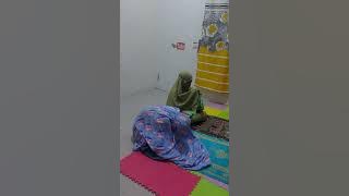 Tasya dan tiara di godain papa saat sallat