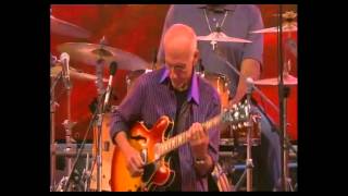 Larry Carlton - Smiles and Smiles to Go - Live Performance - Jazz A Vienne chords