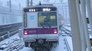 【雪】東京メトロ8000系(8119F) 鷺沼駅発車シーン