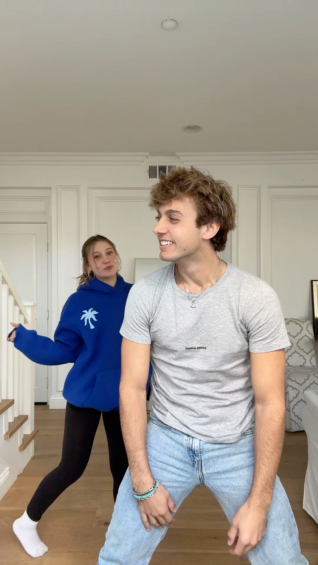 the way this is the EASIEST dance and she still started the wrong way… @NicoletteDurazzo