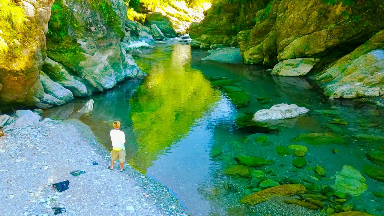 удивительный! Здесь водится только крупная рыба. . .