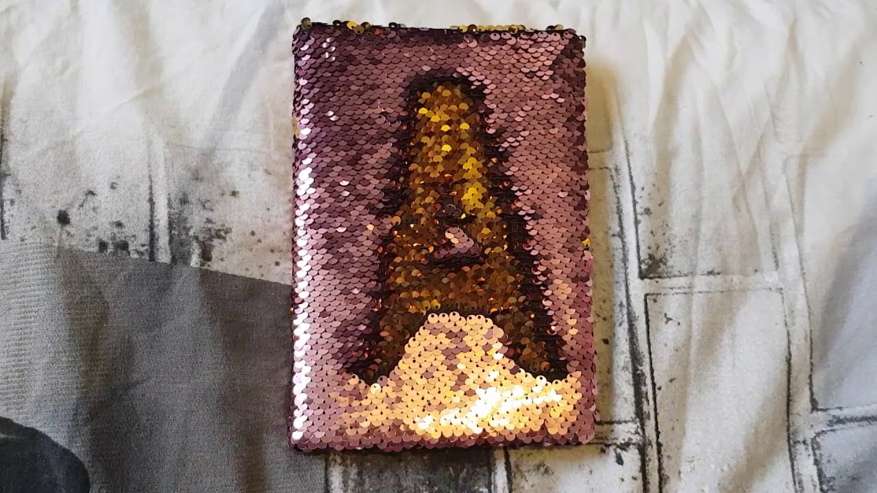 Asmr le carnet sequin, tracing et scratching dans la bonne humeur