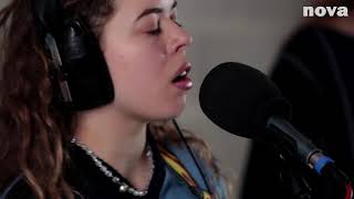 Nilüfer Yanya - « In Your Head » I Live Bam Bam chords