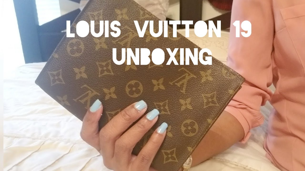 UNBOXING LOUIS VUITTON TOILETRY 19 POUCH - MONOGRAM CANVAS 