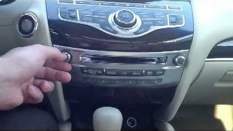 Infiniti Center Console: Radio Controls