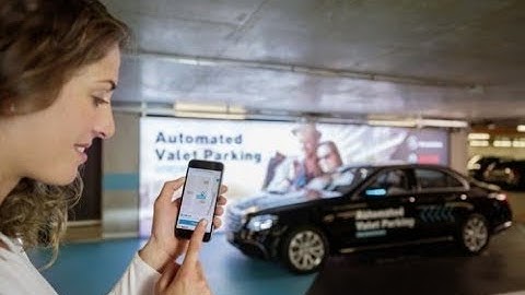 Magie: auto zelf van en naar parkeervak
