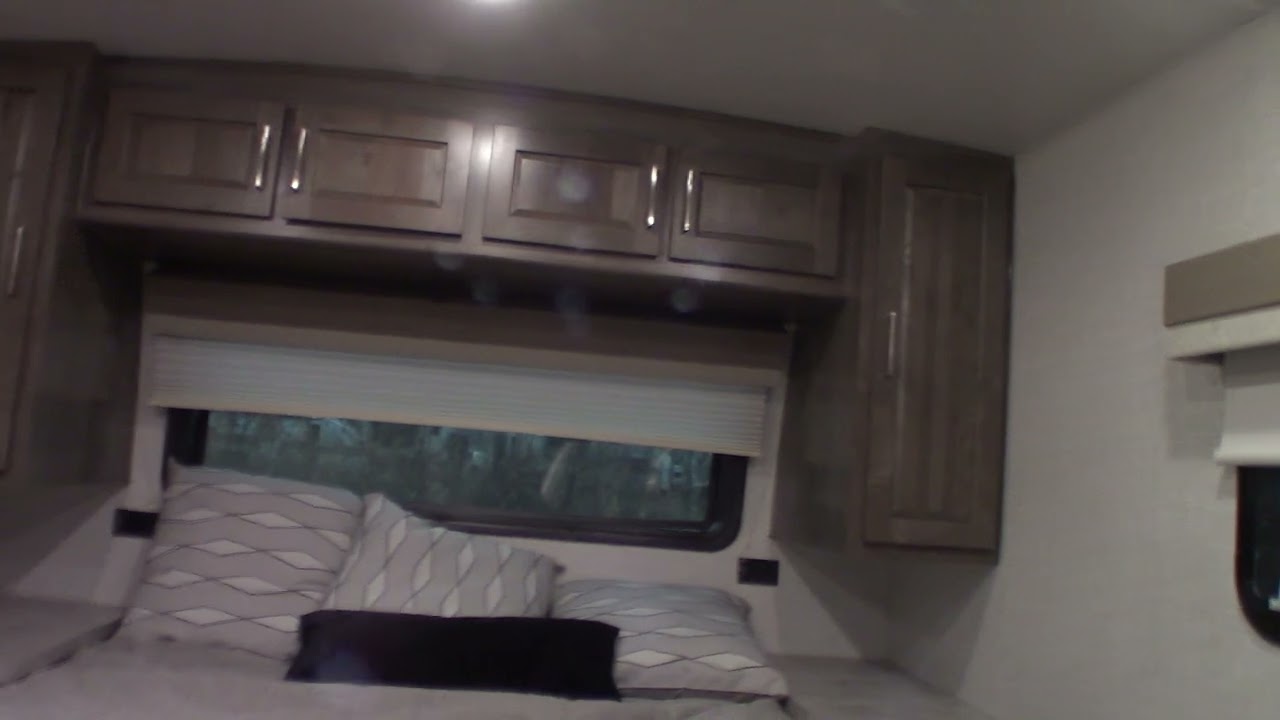 2022 Flagstaff Micro Lite 21FBRS (with solar panel and power inverter)