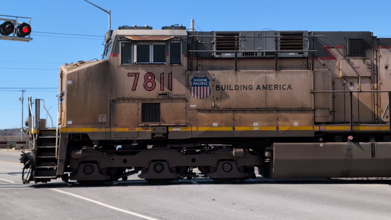 20260222 181335958Z 428347V S {UP7811 {UP6731 {UP5455 m UP6175} UP5760} m UP5315} 992,34,38