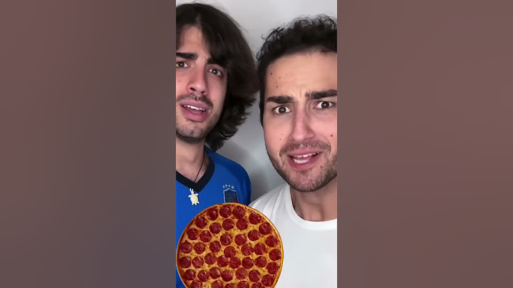 Italians reacting to family eating pizza 😂 #shorts