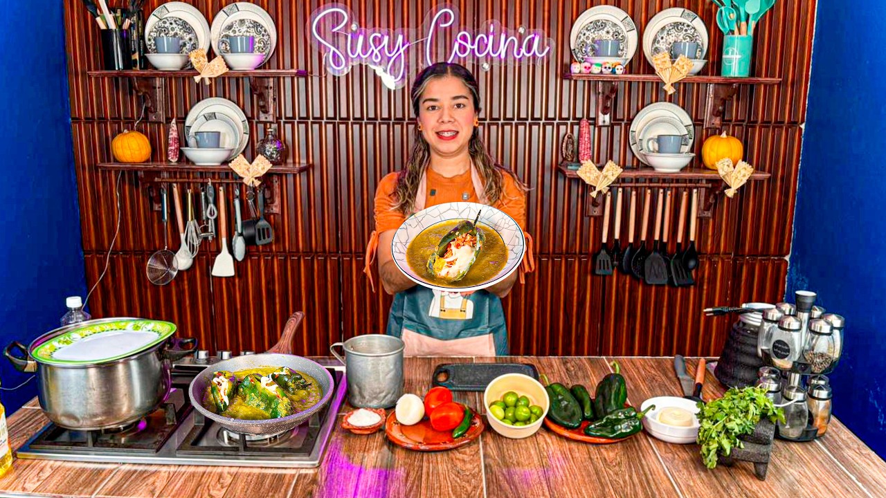 Así se preparan los Chiles rellenos de Pollo en Salsa Verde