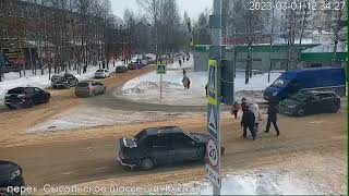 Машина сбила бегущего школьника в Сыктывкаре