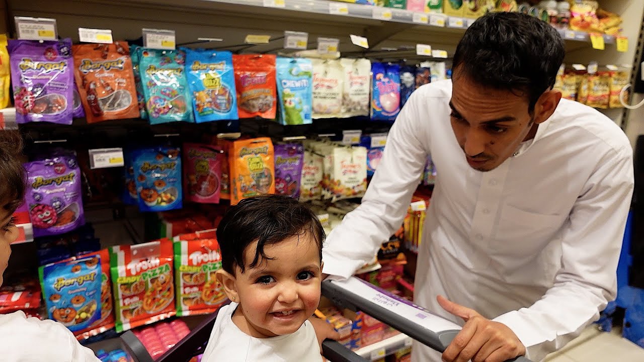 اول تحليقه لها   !مبسوطه ههه