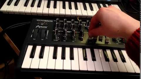 Arturia Microbrute Sequence ~ Glitch and Noise!
