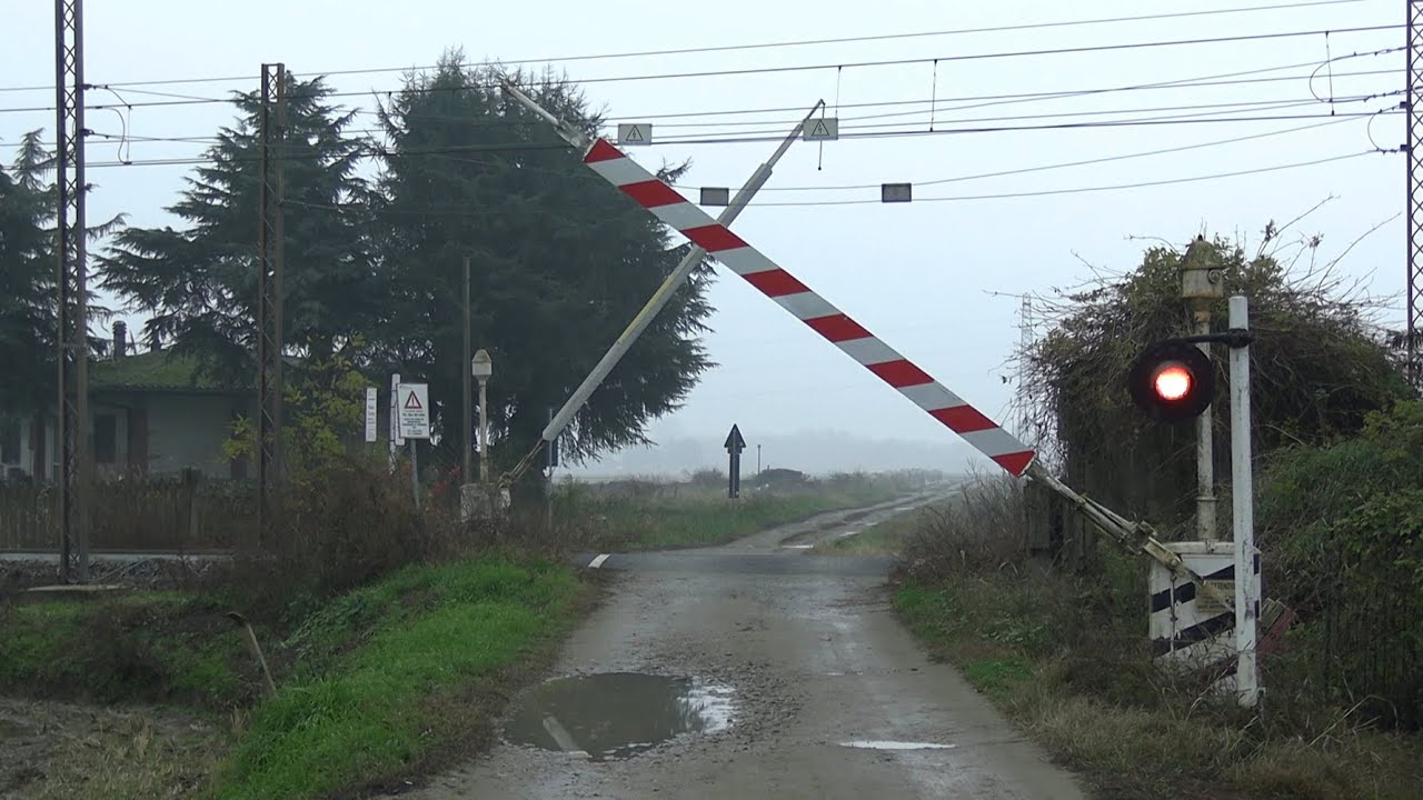 Vignale (I) Passaggio a Livello // Level crossing //